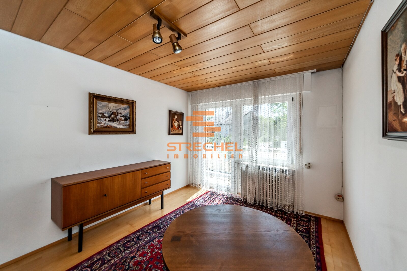 Schlafzimmer mit Balkonzugang